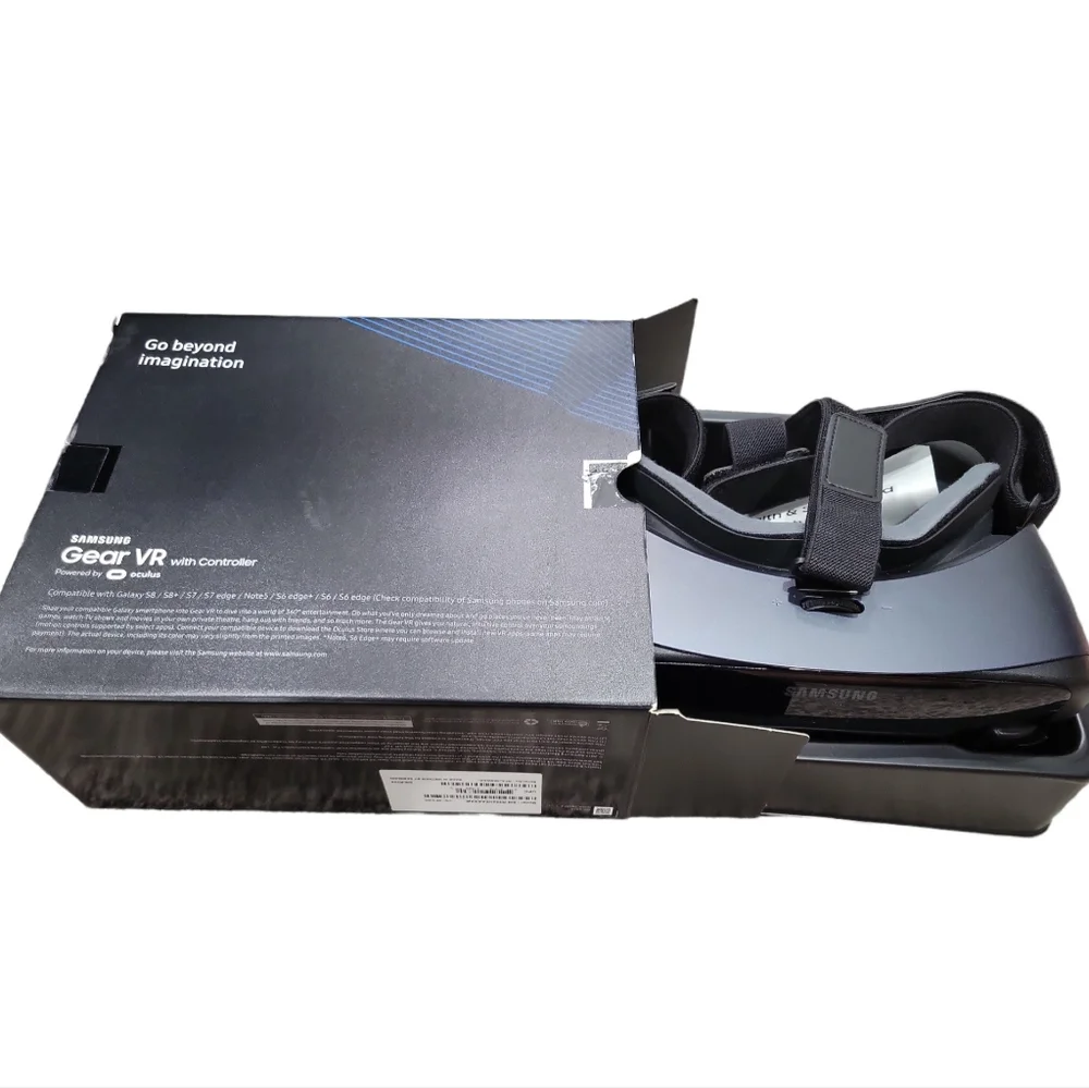 New! Samsung Gear VR With Controller